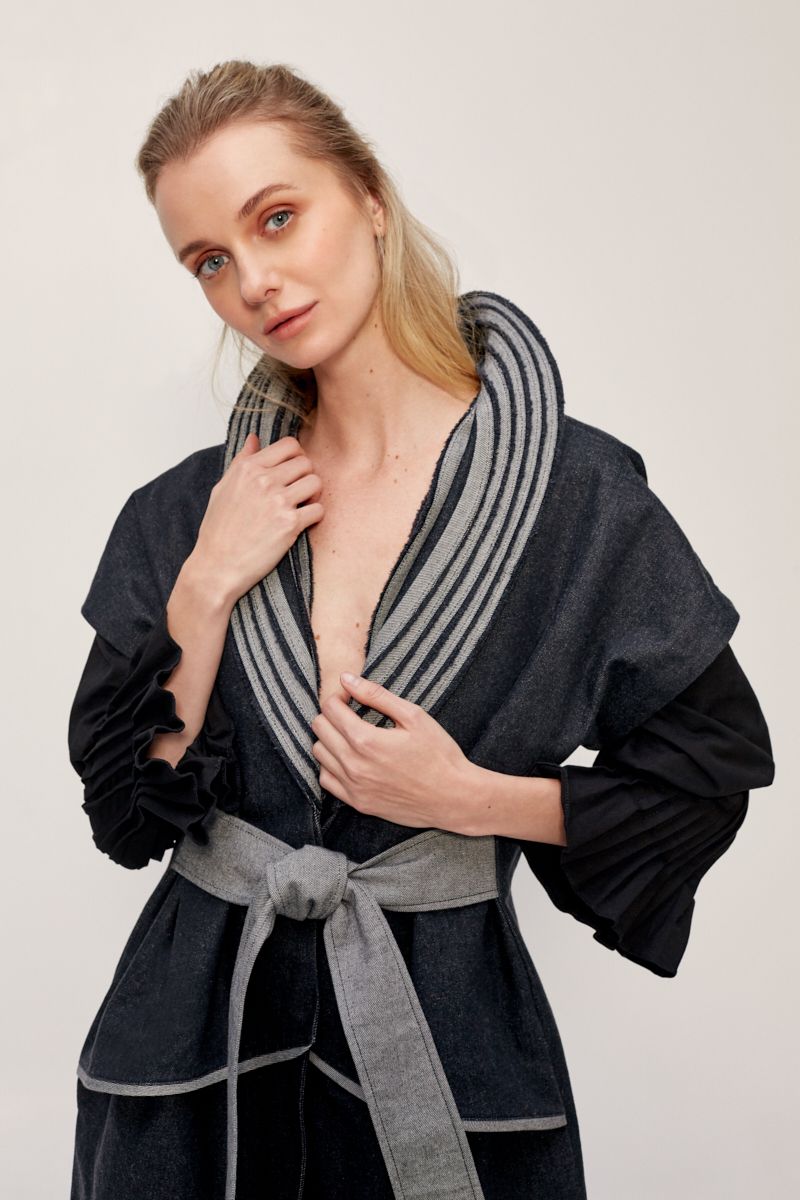 ABRIGO WRAP LARGO CON MANGAS DENIM NEGRO