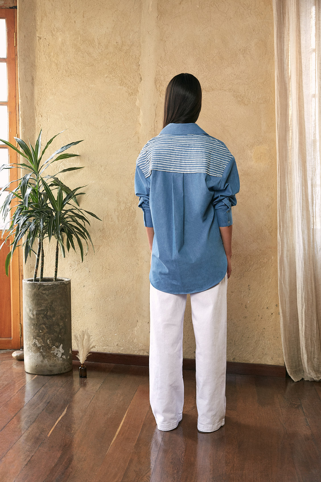 CAMISERA HOMBROS CAIDO FRANJAS DENIM / ESPALDA