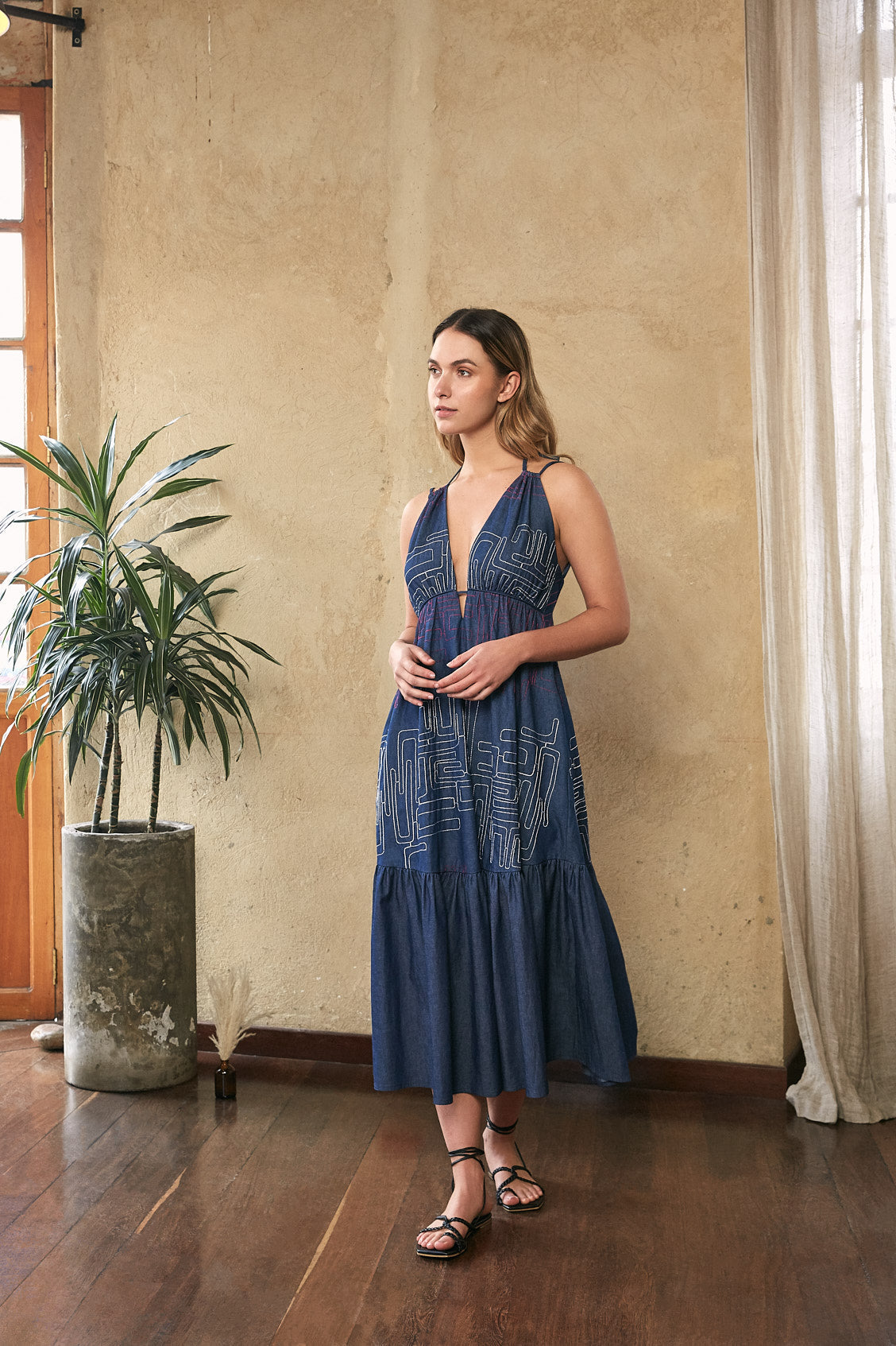 VESTIDO TIRAS BORDADO / DENIM